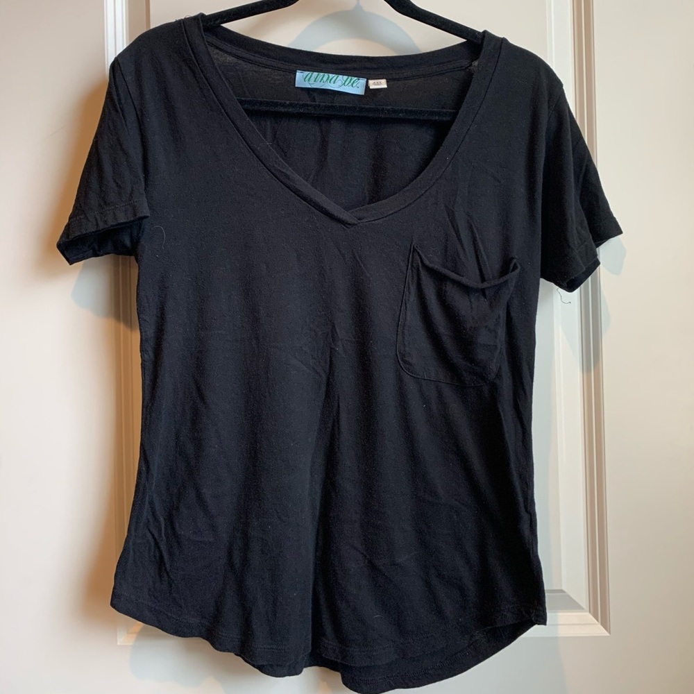 Black Basic tee from francesca’s